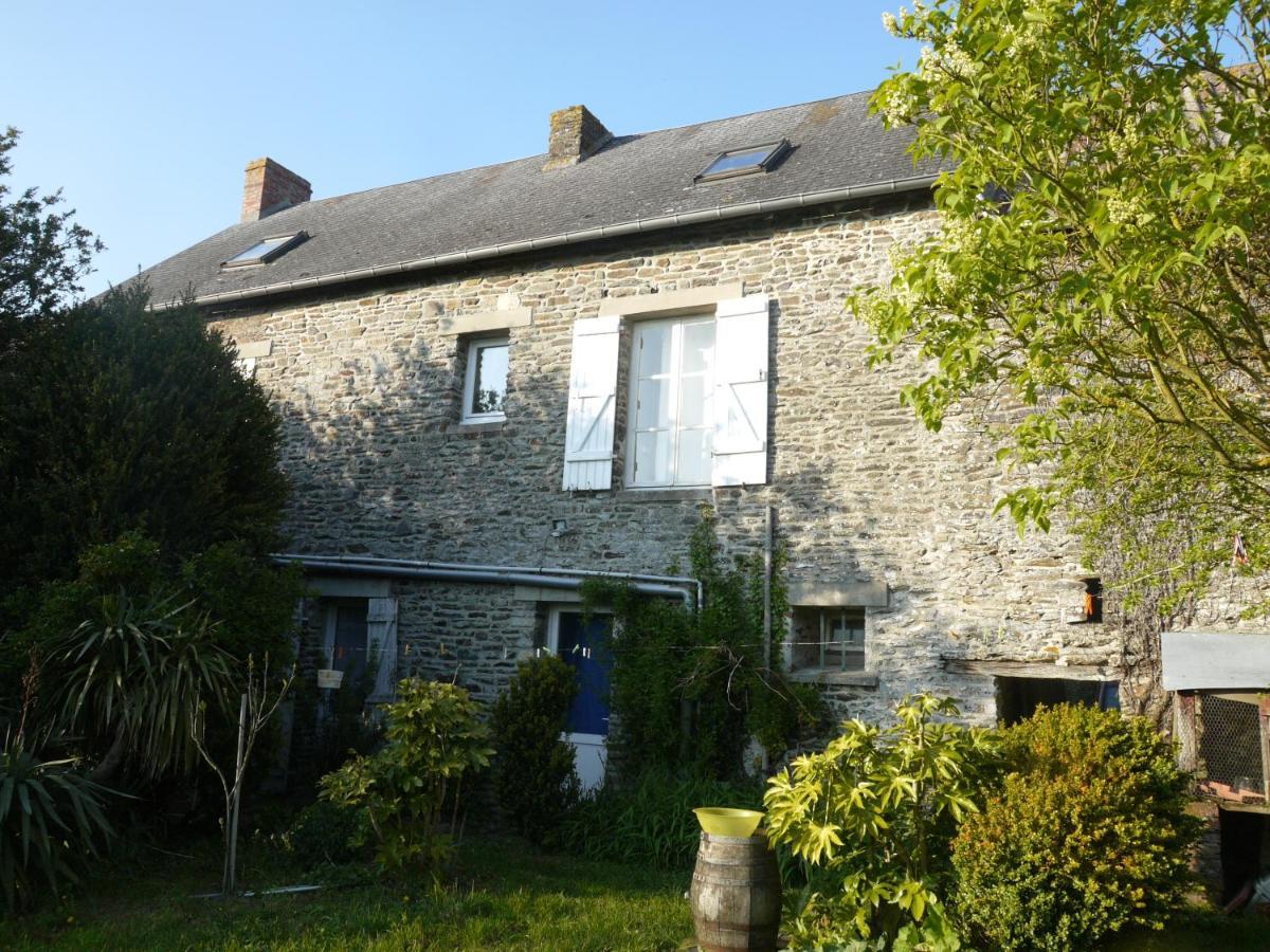 Les Miquelots Bed and Breakfast Pont-d'Ouilly Eksteriør billede