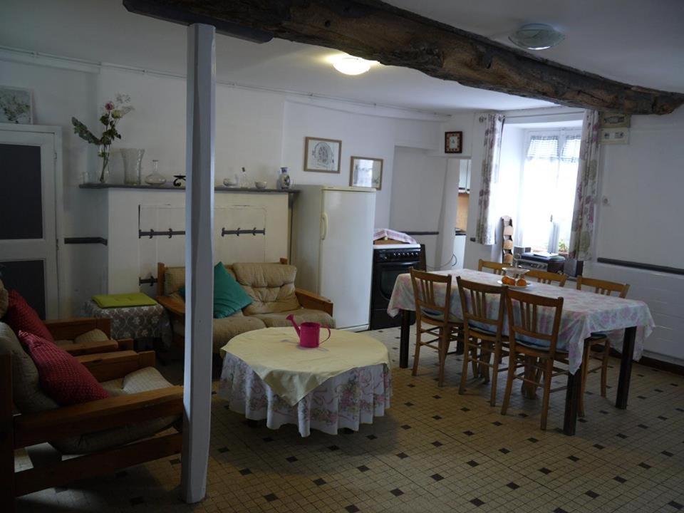 Les Miquelots Bed and Breakfast Pont-d'Ouilly Eksteriør billede